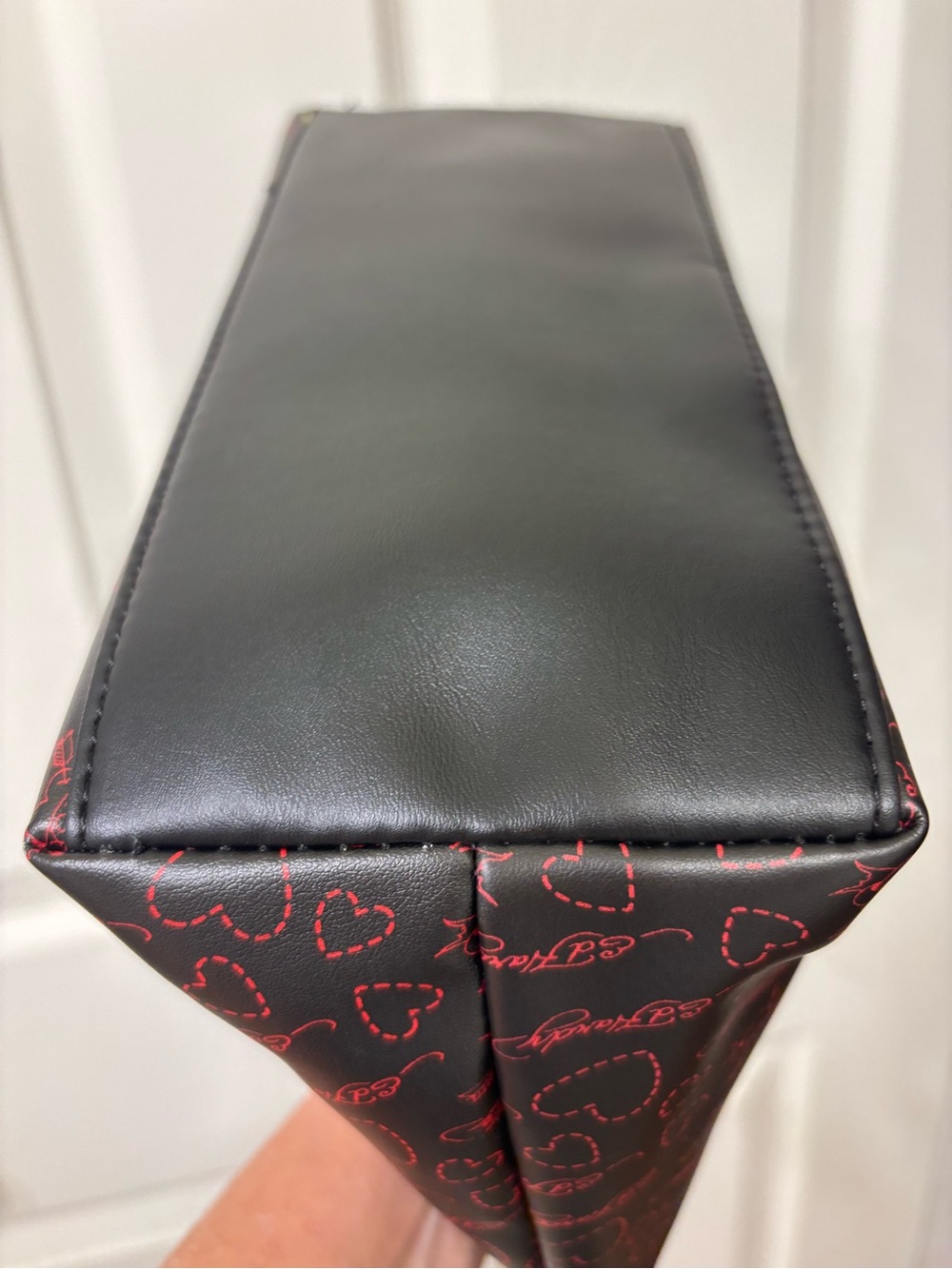 Ed Hardy large embellished makeup pouch NWT - Picture 4 of 8